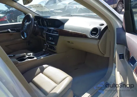 2013 Mercedes-Benz C 350 Sport из США, поврежденный, VIN WDDGF5HB1DA861449